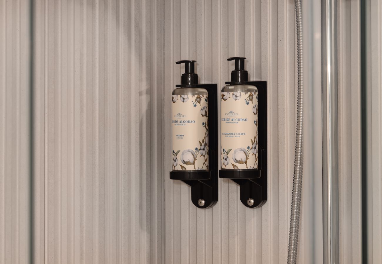 Estúdio em Porto - RA - Flores 1